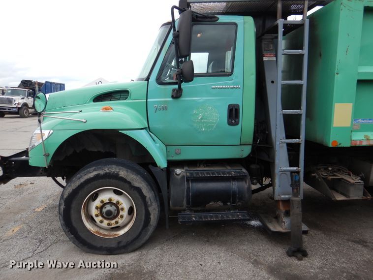 image for item DL8806 2007 International 7600  crane truck