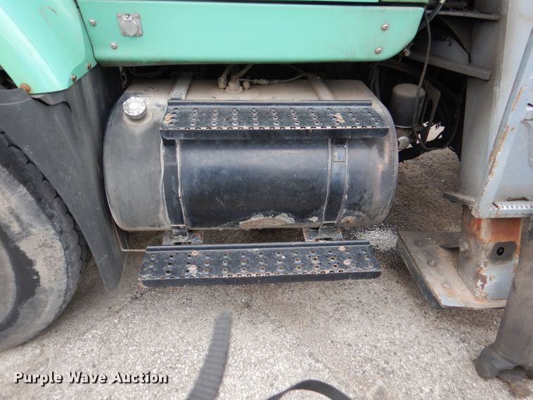 image for item DL8806 2007 International 7600  crane truck