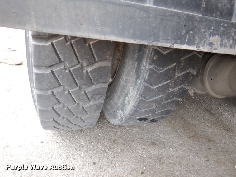 image for item DL8806 2007 International 7600  crane truck