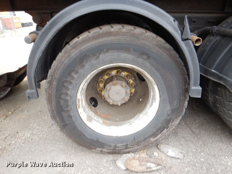 image for item DL8806 2007 International 7600  crane truck