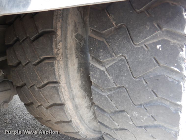 image for item DL8806 2007 International 7600  crane truck