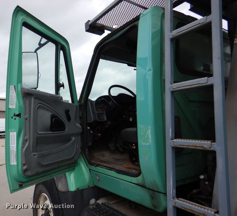 image for item DL8807 2007 International 7600  crane truck