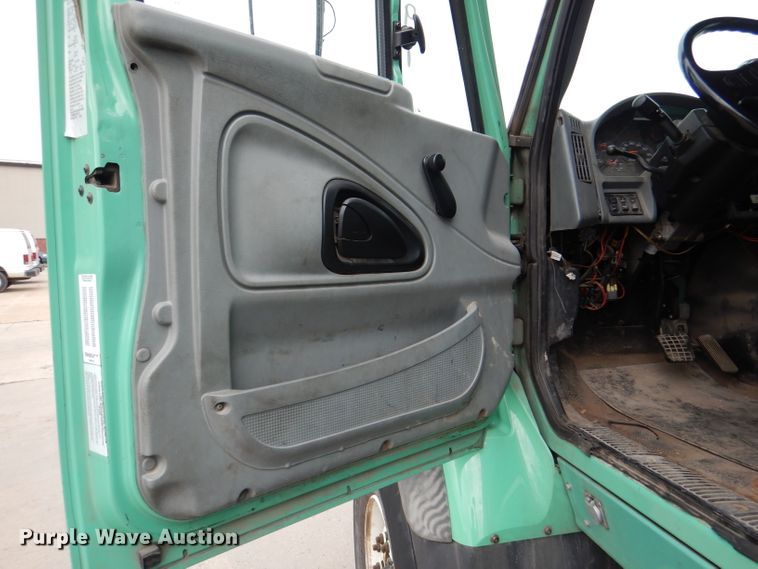 image for item DL8807 2007 International 7600  crane truck