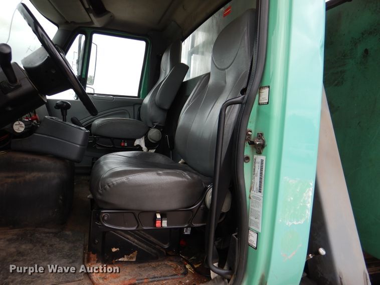 image for item DL8807 2007 International 7600  crane truck