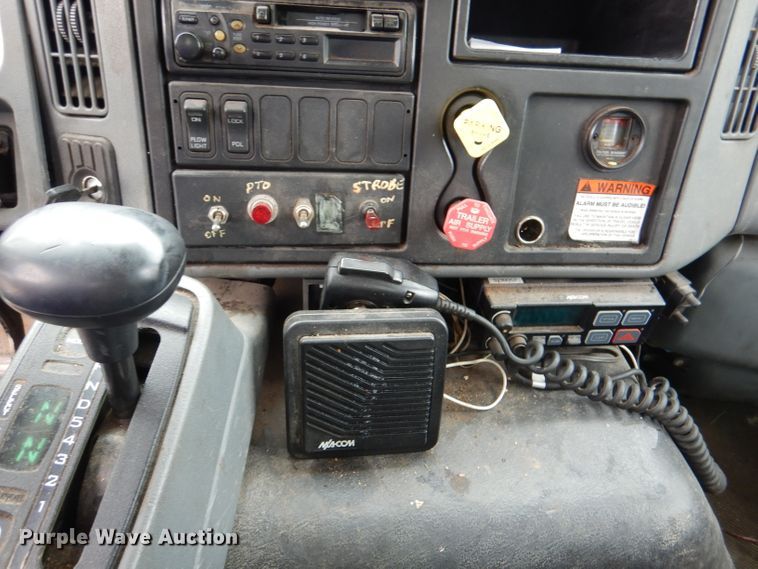 image for item DL8807 2007 International 7600  crane truck