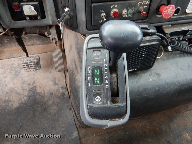 image for item DL8807 2007 International 7600  crane truck