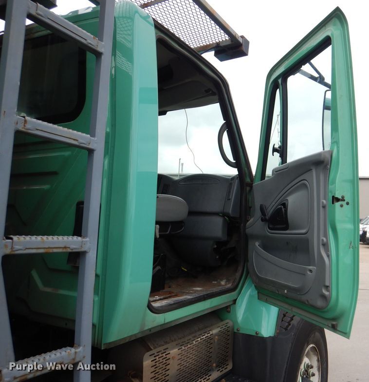 image for item DL8807 2007 International 7600  crane truck