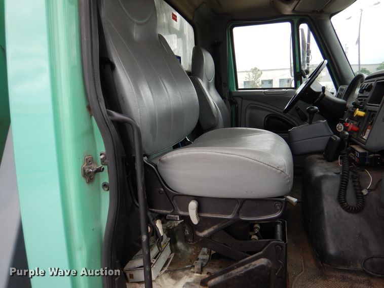 image for item DL8807 2007 International 7600  crane truck