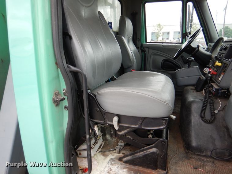 image for item DL8807 2007 International 7600  crane truck