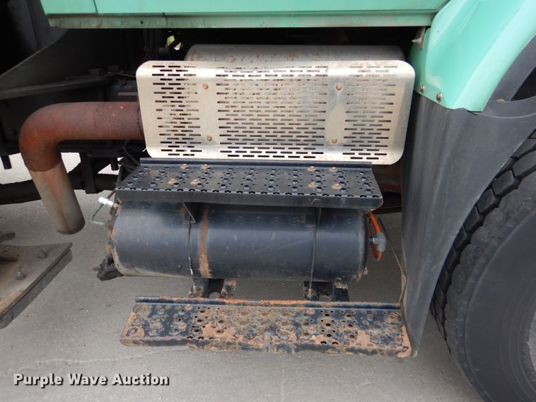 image for item DL8807 2007 International 7600  crane truck