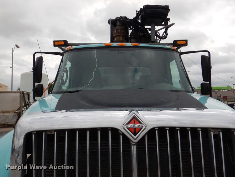 image for item DL8807 2007 International 7600  crane truck