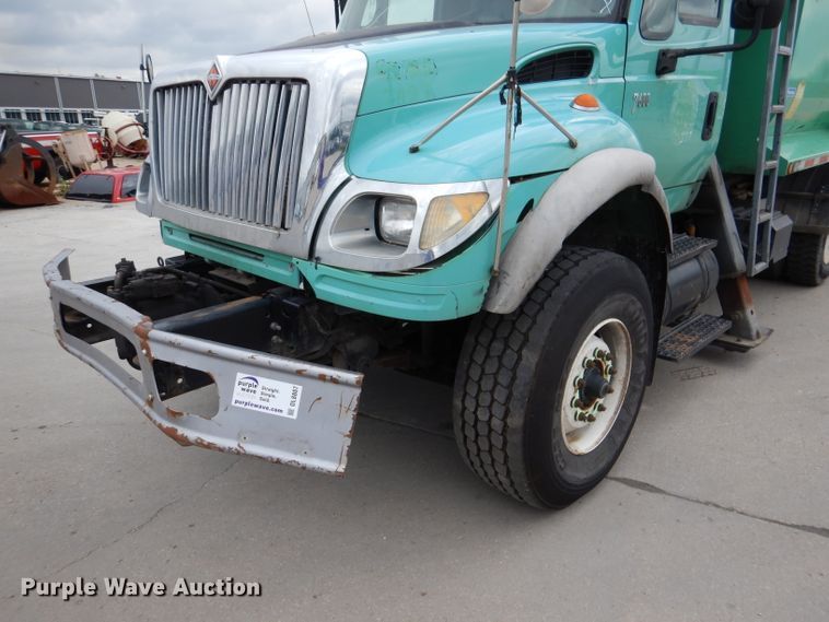 image for item DL8807 2007 International 7600  crane truck