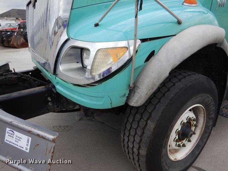 image for item DL8807 2007 International 7600  crane truck