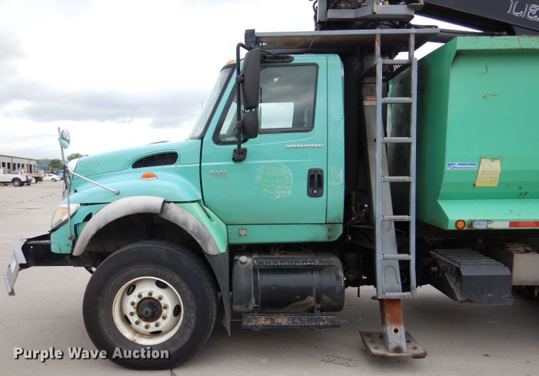 image for item DL8807 2007 International 7600  crane truck