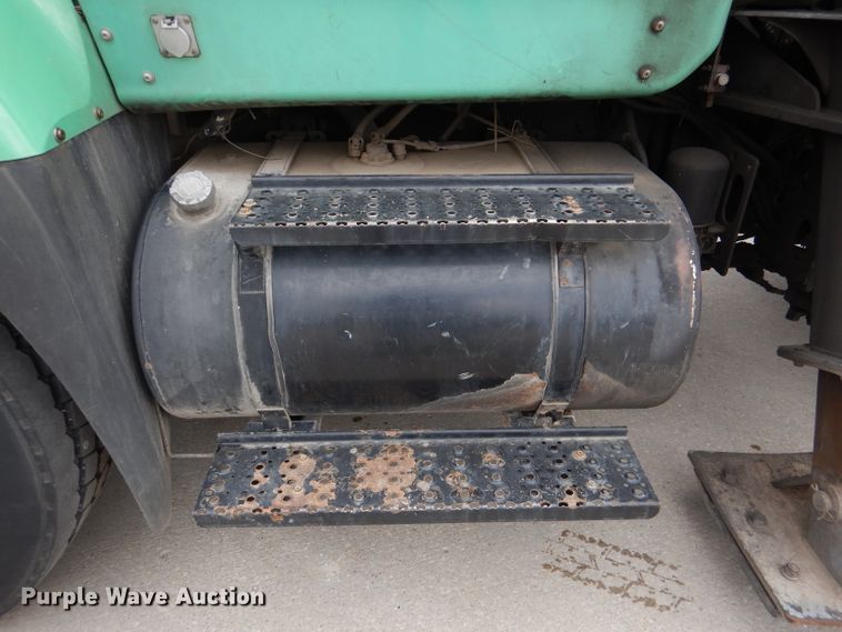 image for item DL8807 2007 International 7600  crane truck