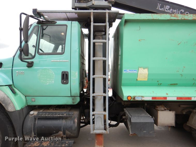 image for item DL8807 2007 International 7600  crane truck