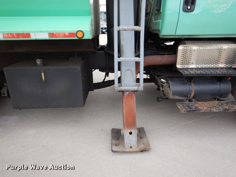 image for item DL8807 2007 International 7600  crane truck
