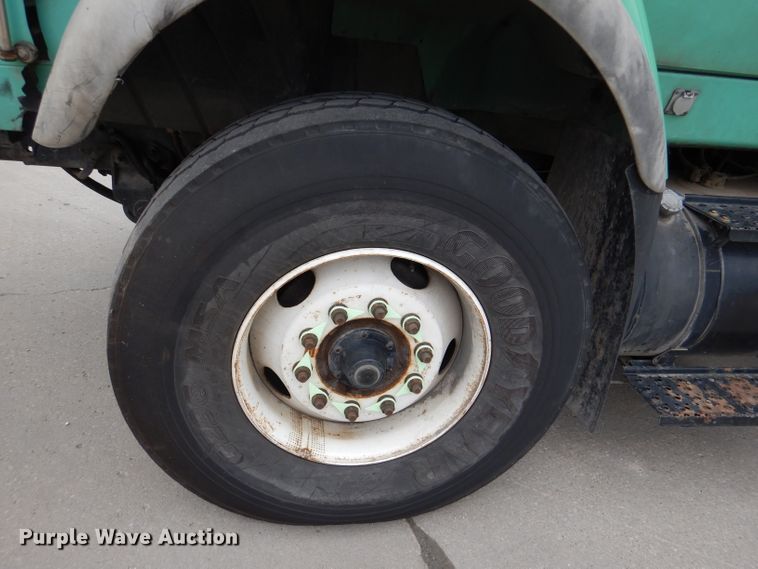 image for item DL8807 2007 International 7600  crane truck