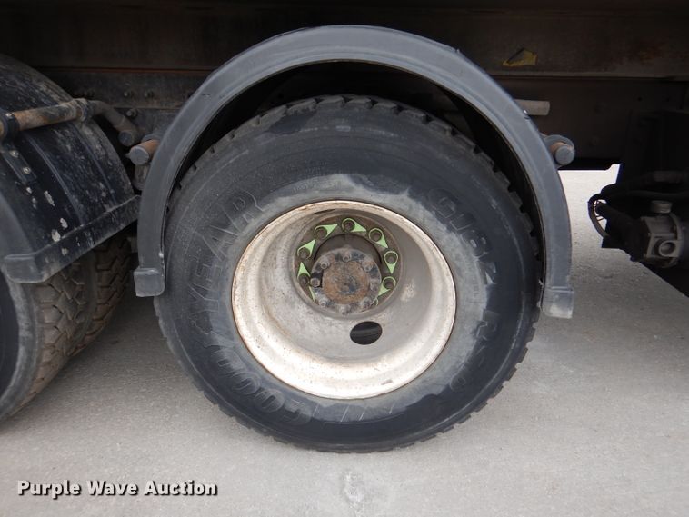 image for item DL8807 2007 International 7600  crane truck