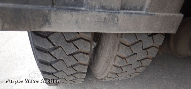 image for item DL8807 2007 International 7600  crane truck