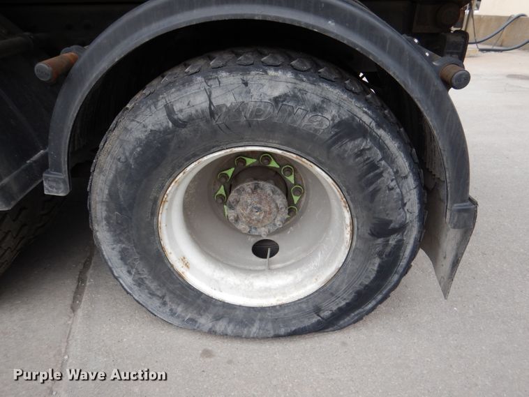 image for item DL8807 2007 International 7600  crane truck