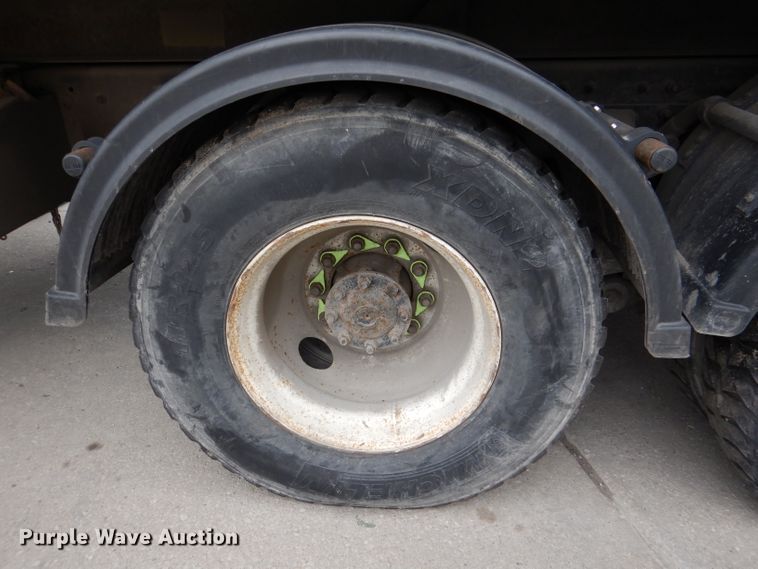 image for item DL8807 2007 International 7600  crane truck