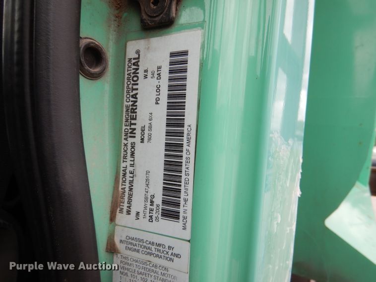 image for item DL8807 2007 International 7600  crane truck