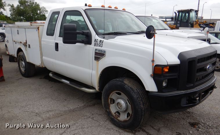 image for item DL8819 2008 Ford F350 Super Duty XL  SuperCab utility bed pickup truck