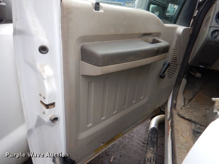 image for item DL8819 2008 Ford F350 Super Duty XL  SuperCab utility bed pickup truck