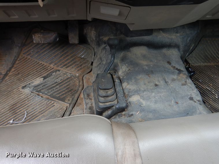 image for item DL8819 2008 Ford F350 Super Duty XL  SuperCab utility bed pickup truck