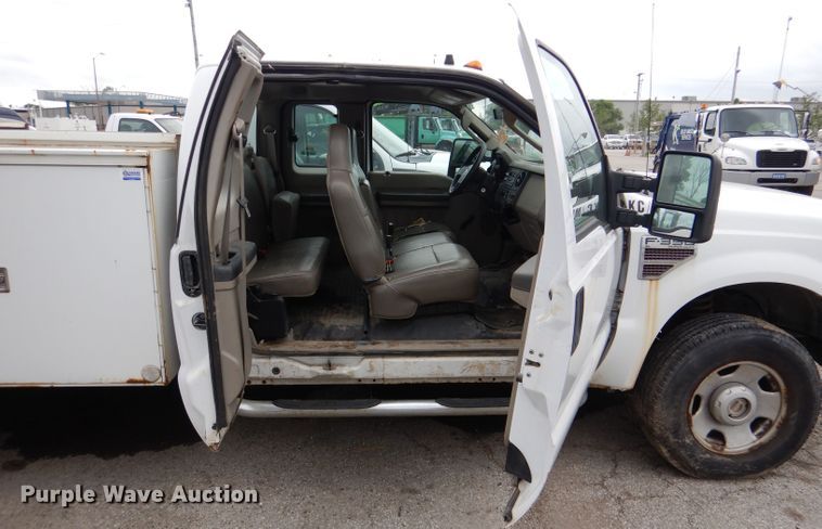 image for item DL8819 2008 Ford F350 Super Duty XL  SuperCab utility bed pickup truck
