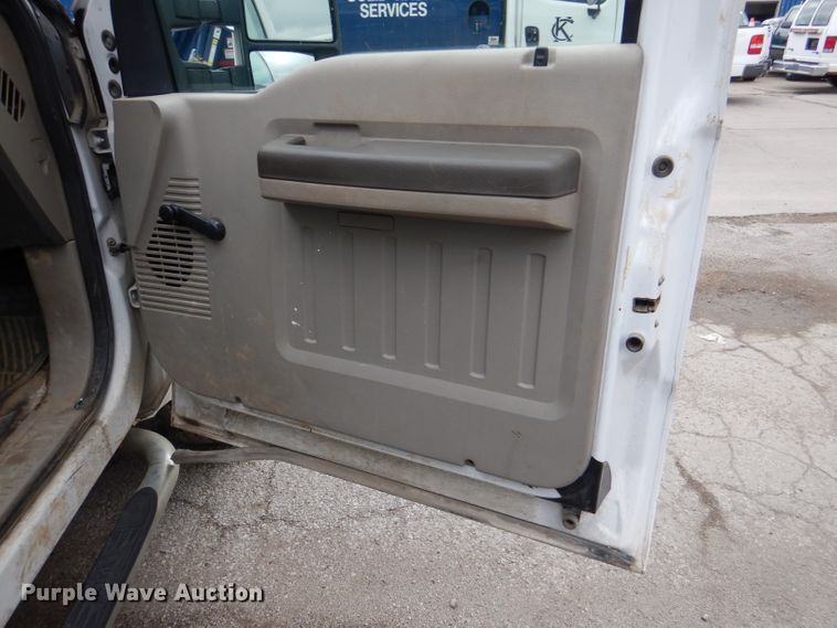 image for item DL8819 2008 Ford F350 Super Duty XL  SuperCab utility bed pickup truck