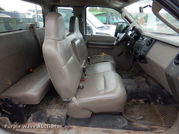 image for item DL8819 2008 Ford F350 Super Duty XL  SuperCab utility bed pickup truck