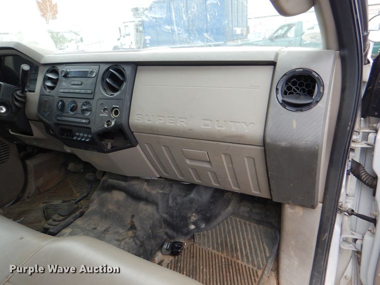 image for item DL8819 2008 Ford F350 Super Duty XL  SuperCab utility bed pickup truck