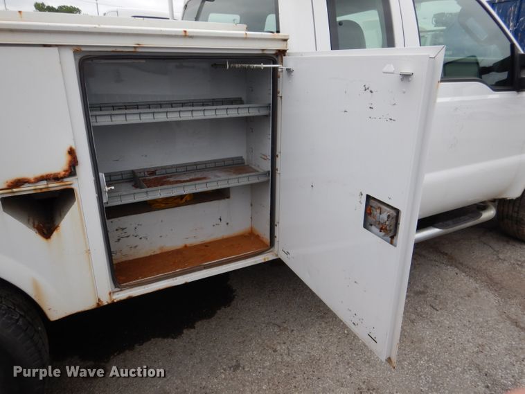 image for item DL8819 2008 Ford F350 Super Duty XL  SuperCab utility bed pickup truck