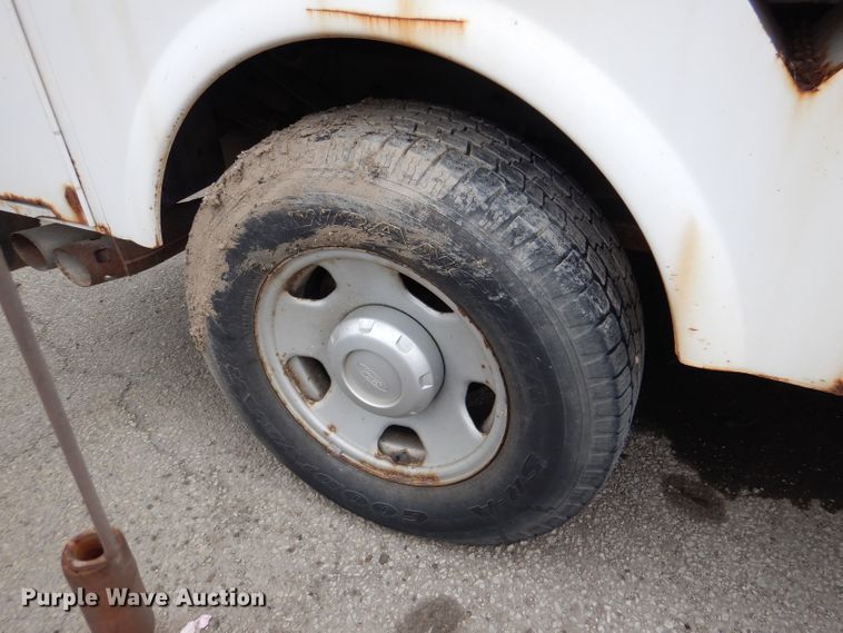 image for item DL8819 2008 Ford F350 Super Duty XL  SuperCab utility bed pickup truck