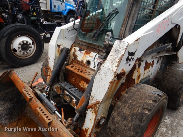 image for item DL8829 2009 Bobcat S300  skid steer loader