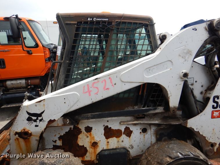image for item DL8829 2009 Bobcat S300  skid steer loader