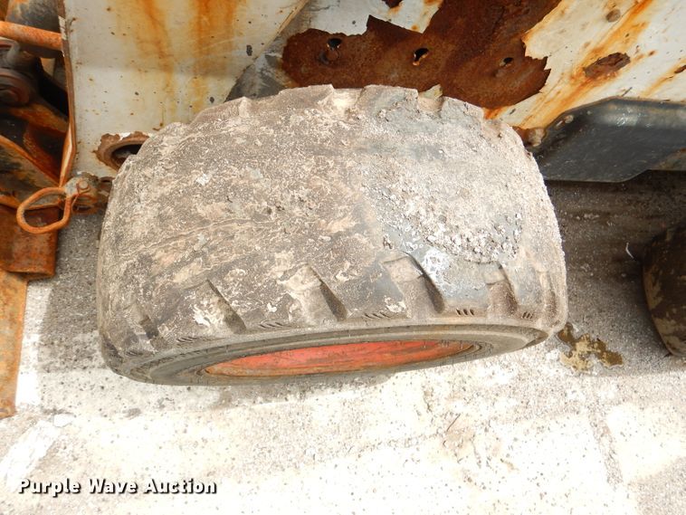 image for item DL8829 2009 Bobcat S300  skid steer loader