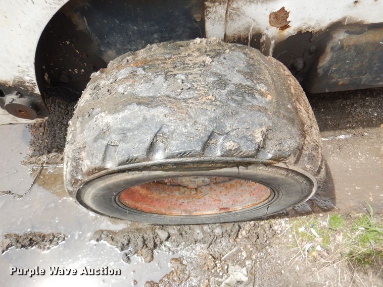 image for item DL8829 2009 Bobcat S300  skid steer loader