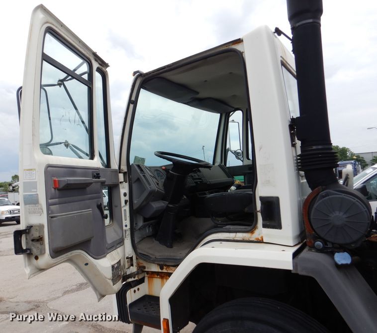 image for item DL8830 1997 Ford 8000  box truck