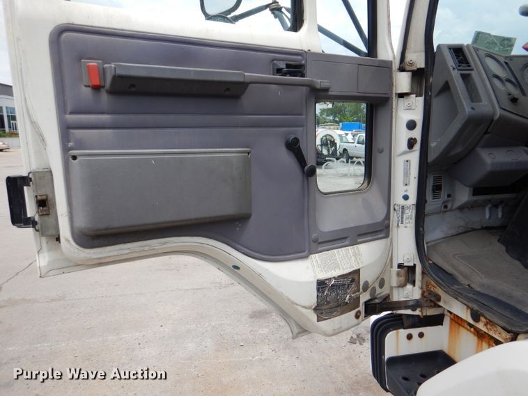 image for item DL8830 1997 Ford 8000  box truck