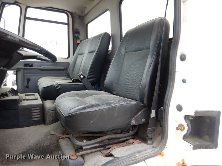 image for item DL8830 1997 Ford 8000  box truck