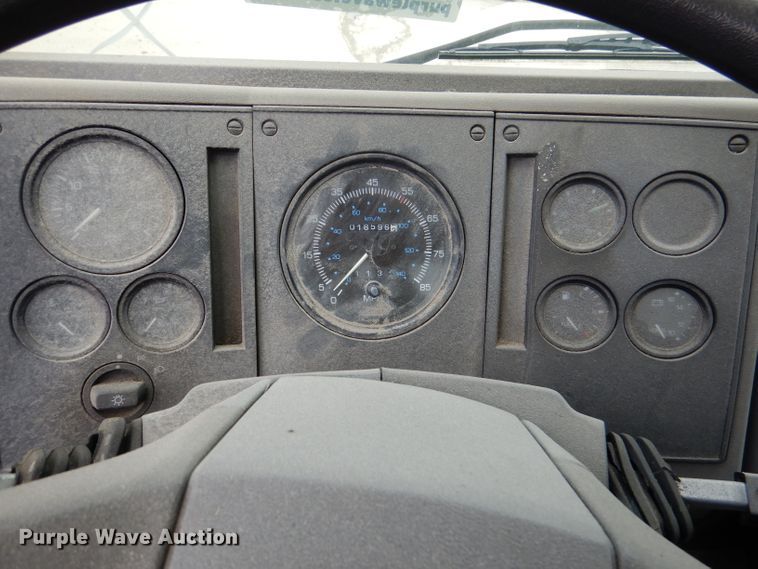 image for item DL8830 1997 Ford 8000  box truck