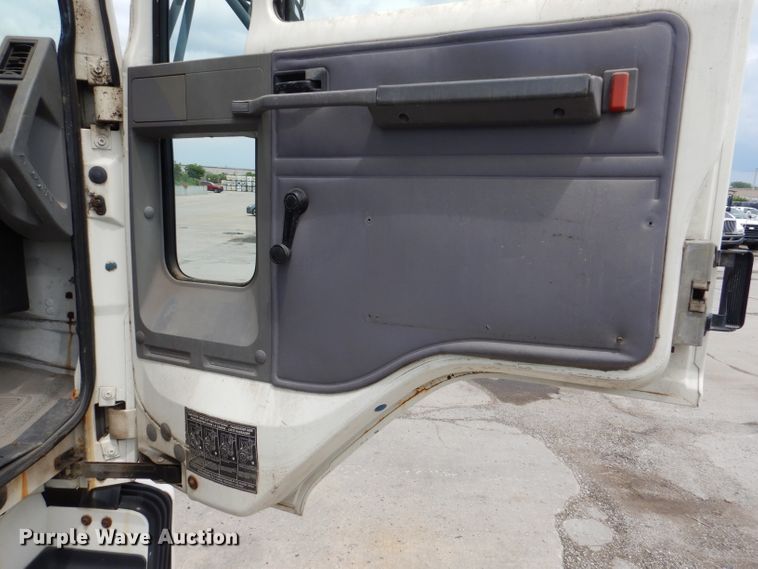 image for item DL8830 1997 Ford 8000  box truck