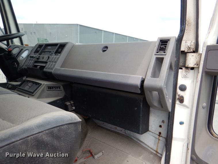 image for item DL8830 1997 Ford 8000  box truck