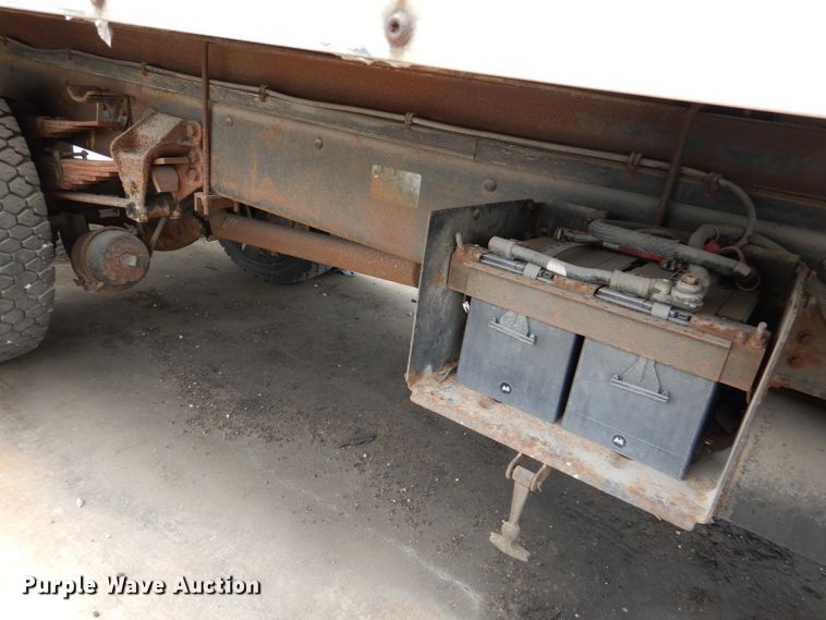 image for item DL8830 1997 Ford 8000  box truck