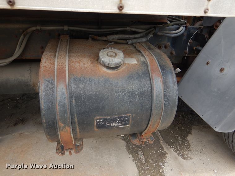 image for item DL8830 1997 Ford 8000  box truck