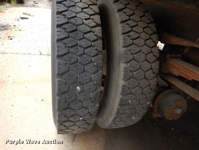 image for item DL8830 1997 Ford 8000  box truck