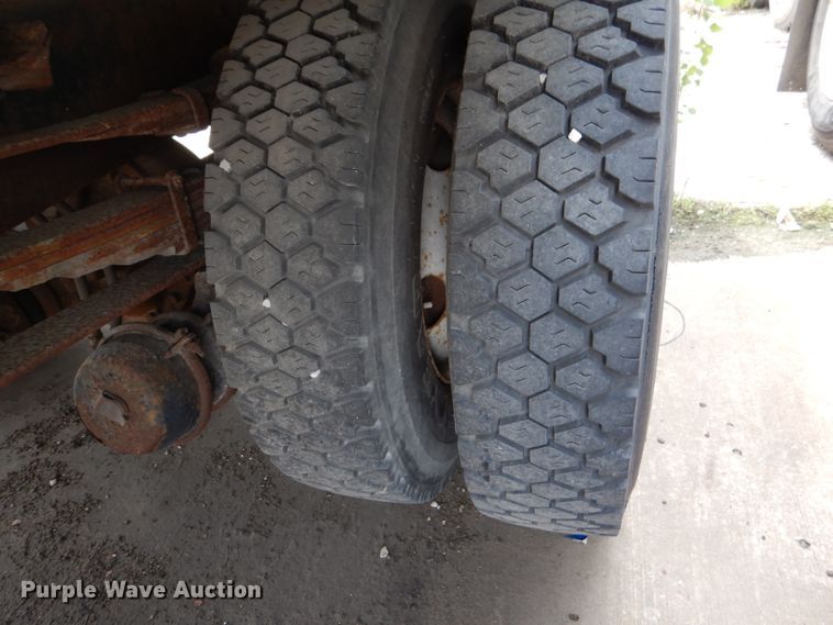 image for item DL8830 1997 Ford 8000  box truck